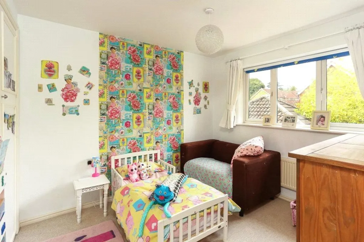 Julius Close, Basingstoke, RG24