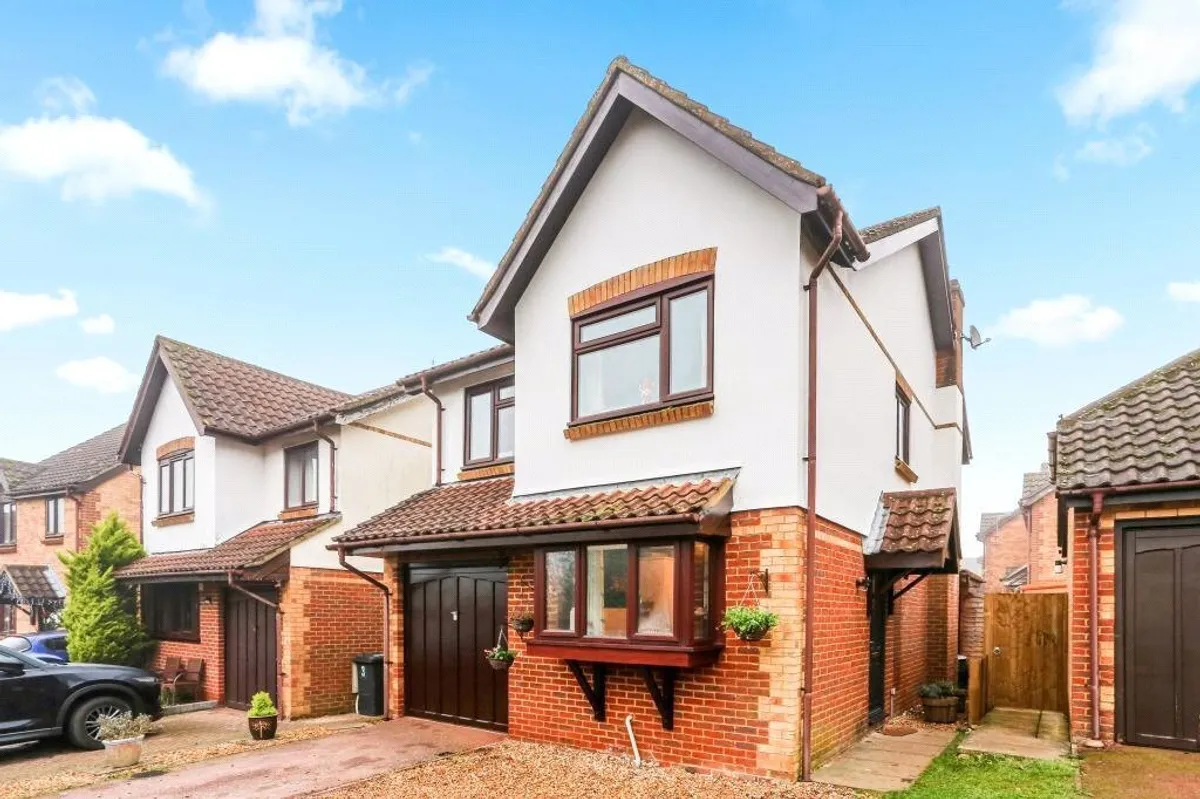 Burydown Mead, North Waltham, RG25
