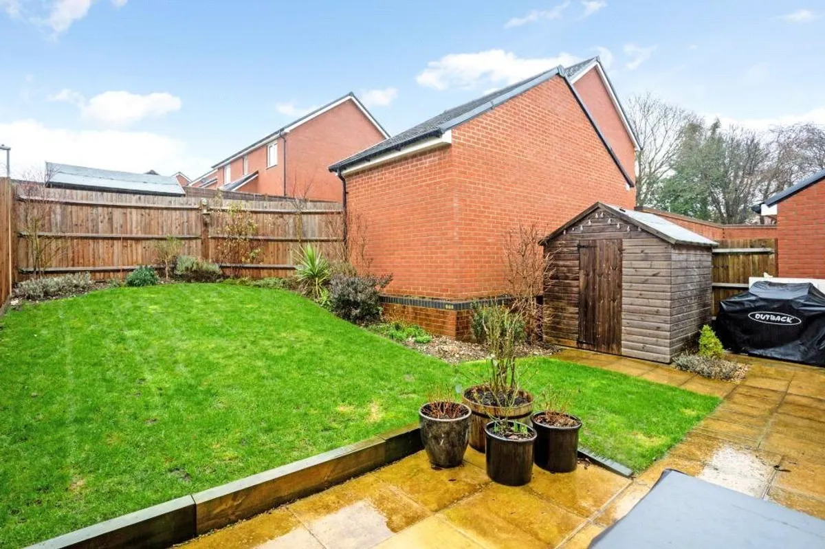 Keble Road, Basingstoke, RG24