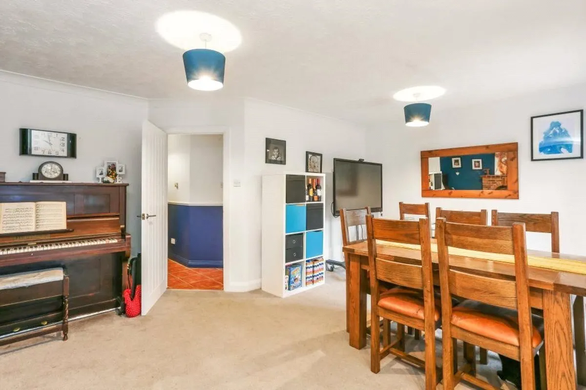 Burydown Mead, North Waltham, RG25