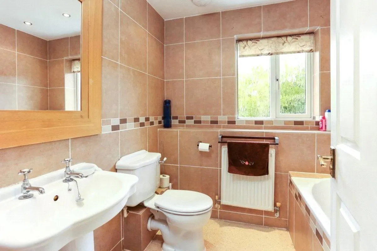 Julius Close, Basingstoke, RG24