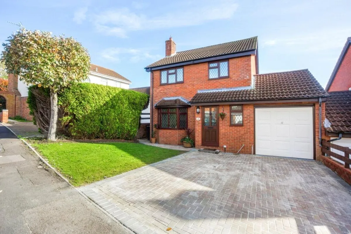 Saffron Close, Chineham, RG24