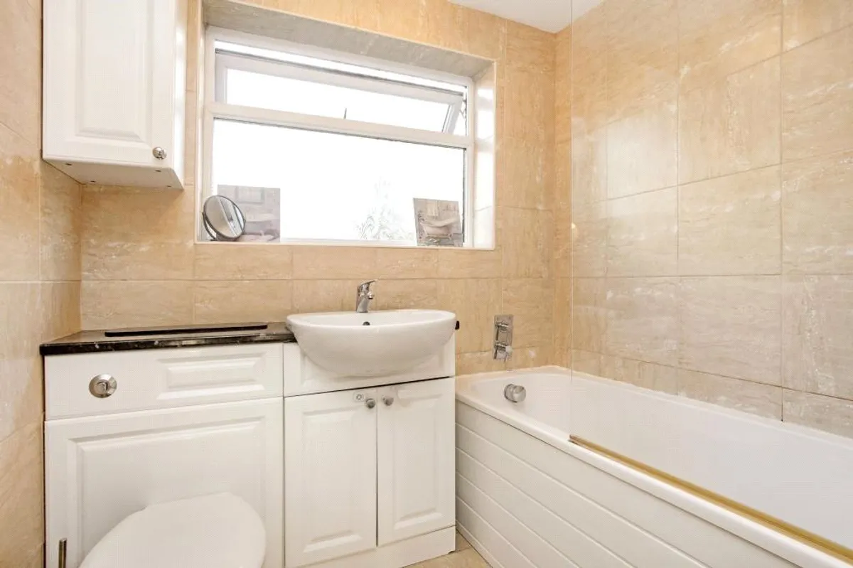 Almond Close, Old Basing, RG24