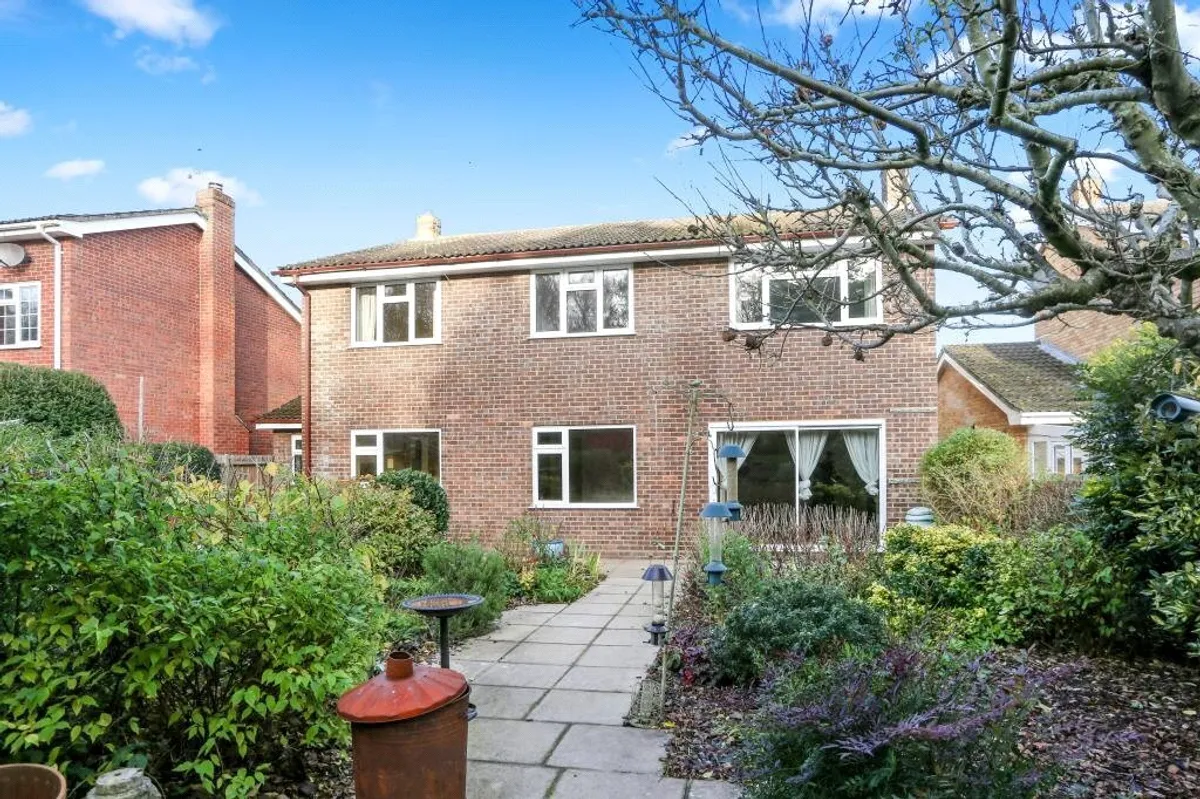 Ringshall Gardens, Bramley, RG26