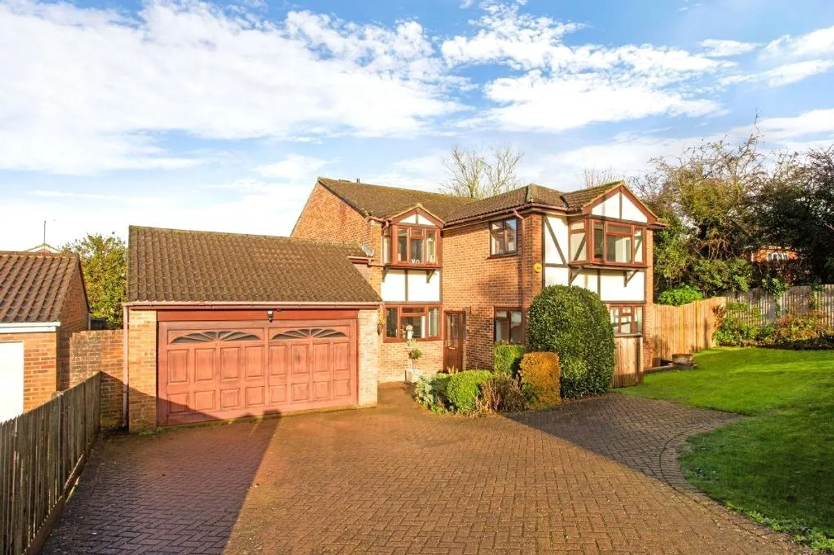 Almond Close, Old Basing, RG24