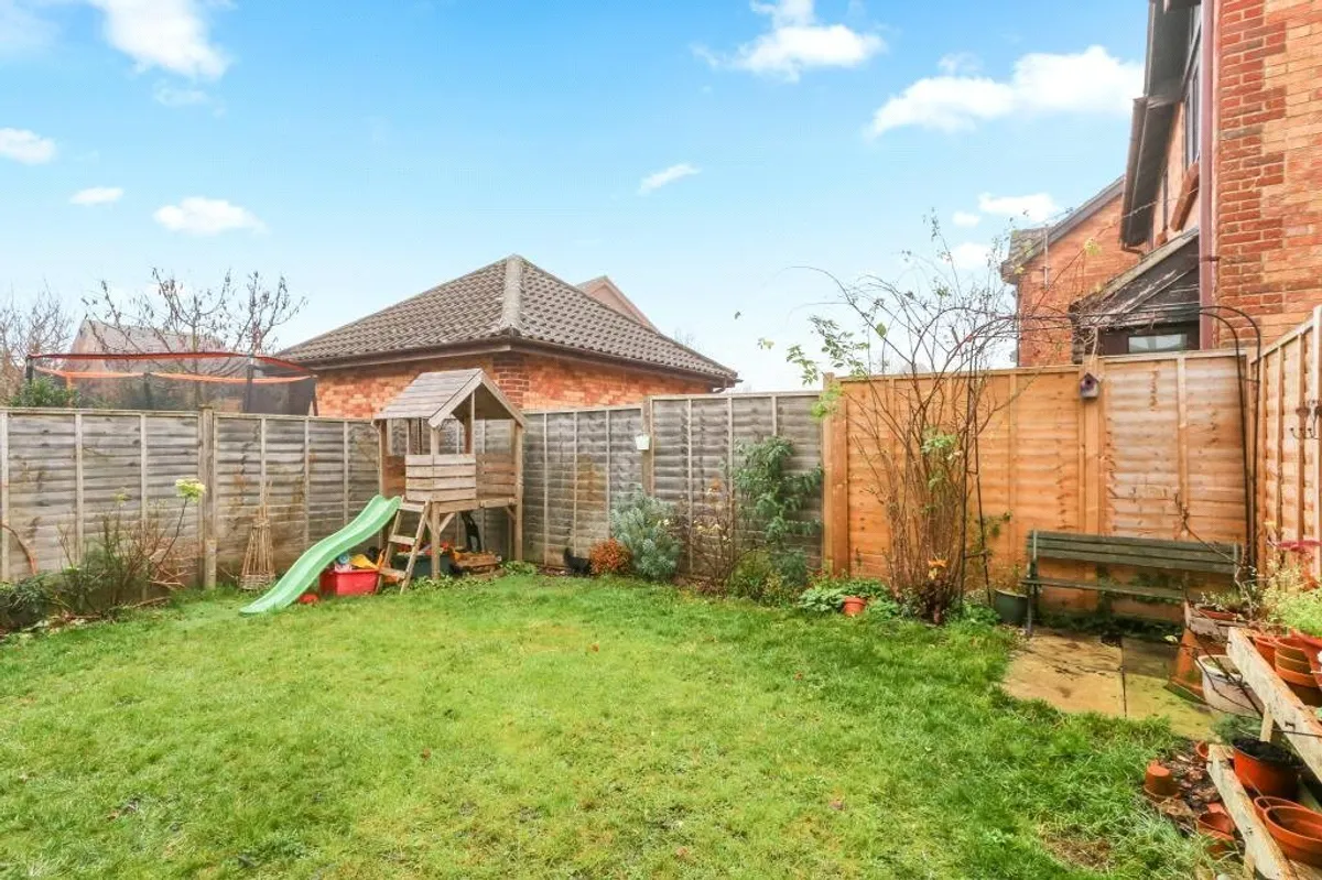 Burydown Mead, North Waltham, RG25