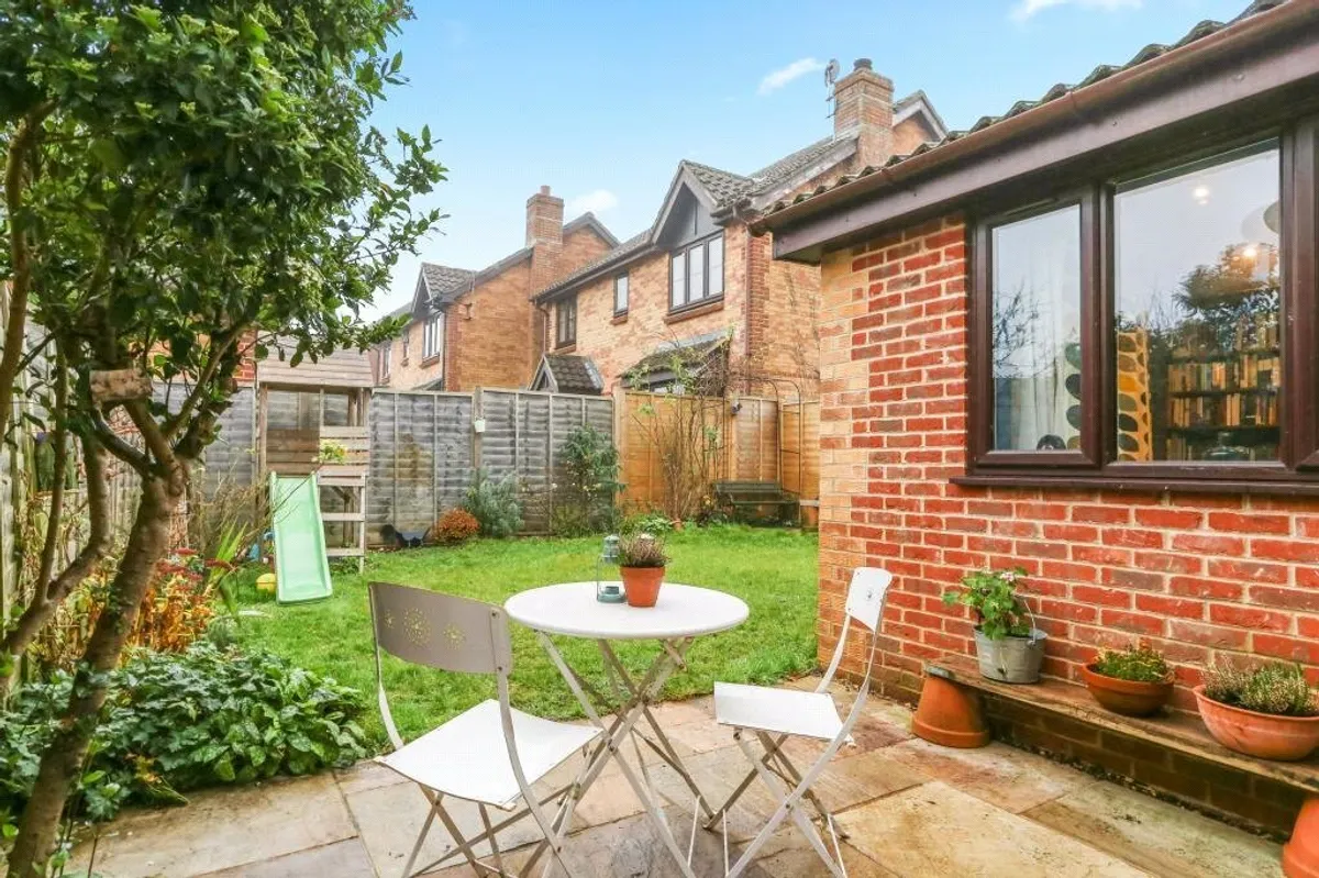 Burydown Mead, North Waltham, RG25