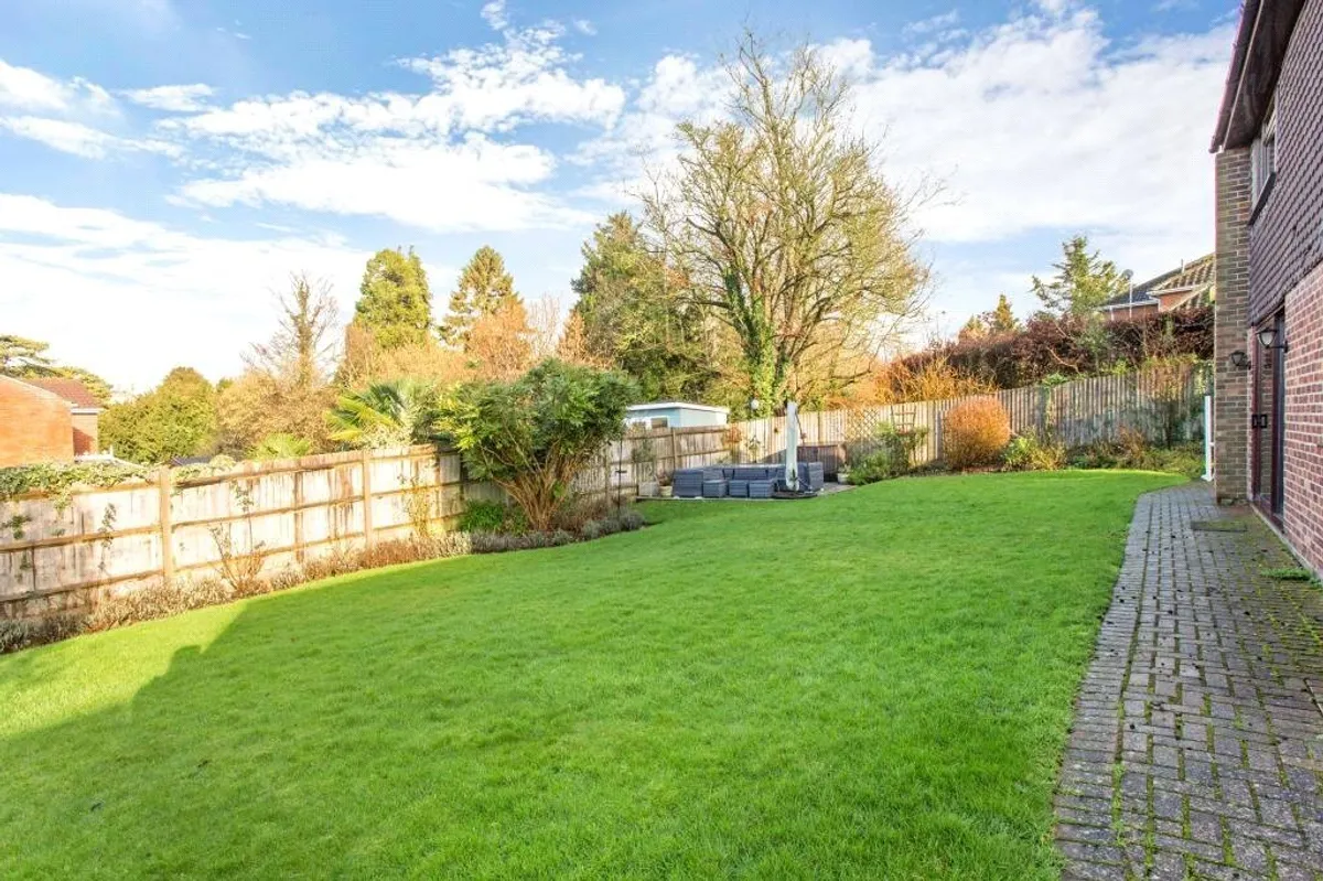 Almond Close, Old Basing, RG24