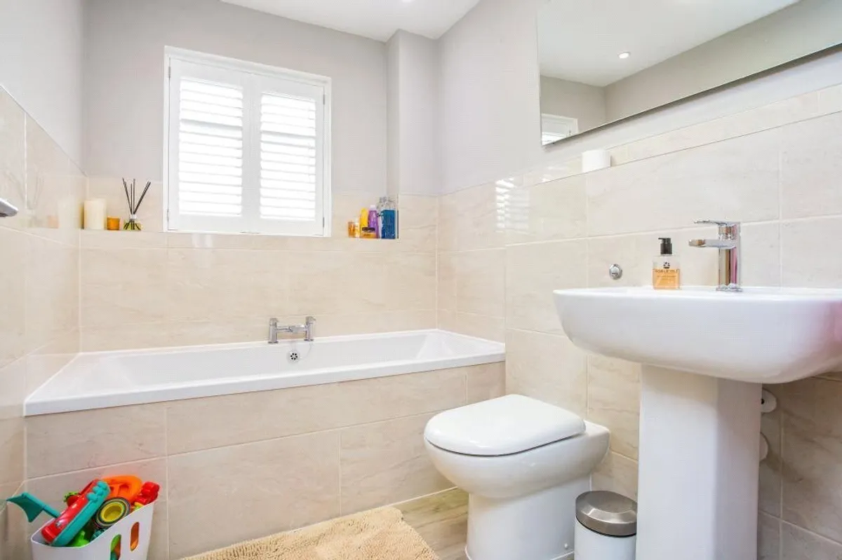 Balsan Close, Basingstoke, RG24