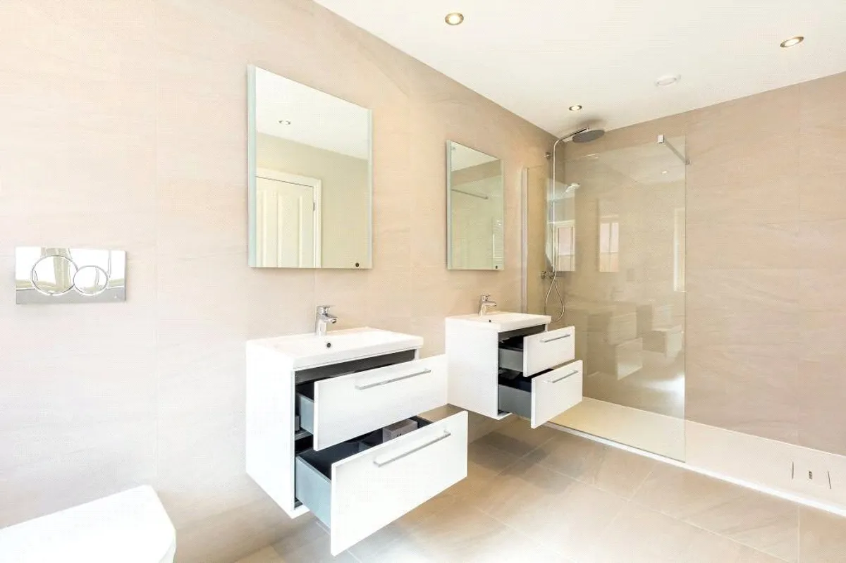 Langdale Rise, Cliddesden, Basingstoke, RG25