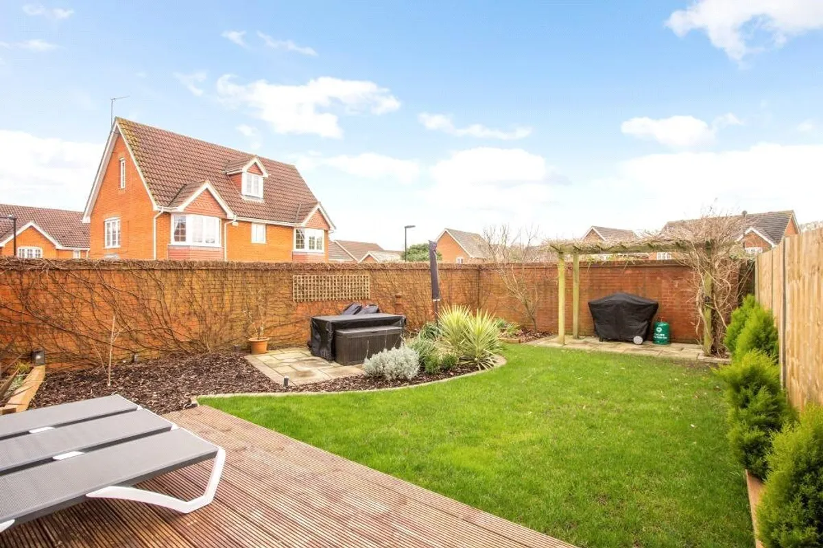 Balsan Close, Basingstoke, RG24