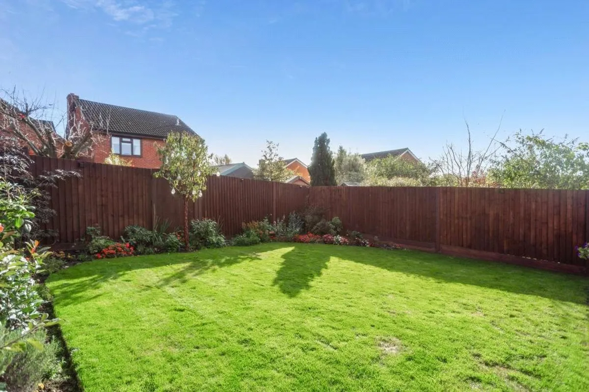 Saffron Close, Chineham, RG24