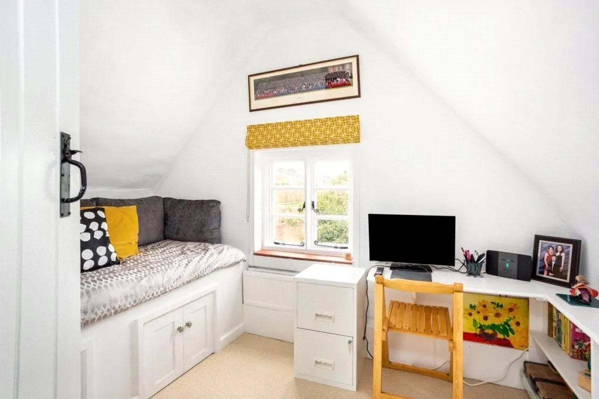 Vyne Road, Sherborne St John, RG24