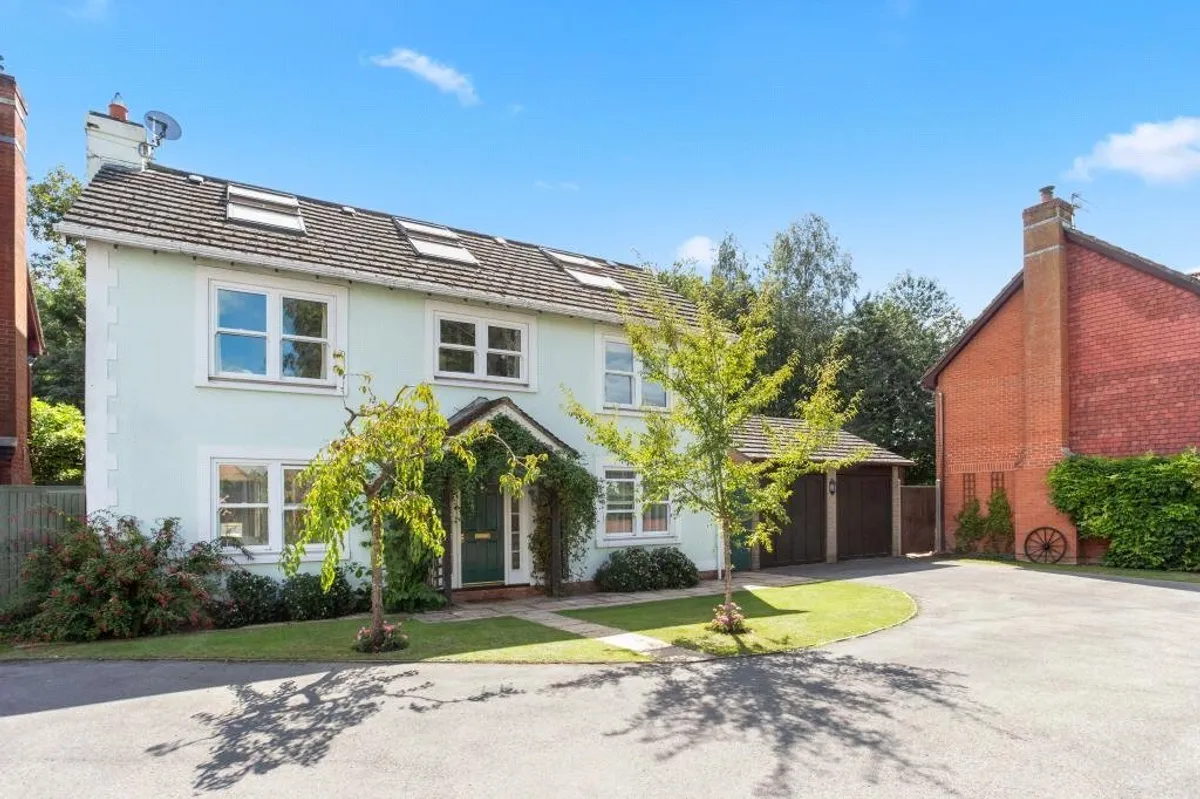 Yew Tree Close, Bramley Green, RG26
