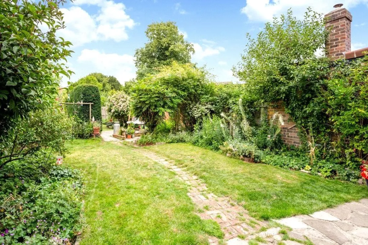 Vyne Road, Sherborne St John, RG24