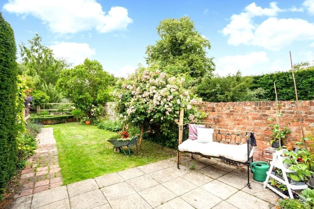 Vyne Road, Sherborne St John, RG24