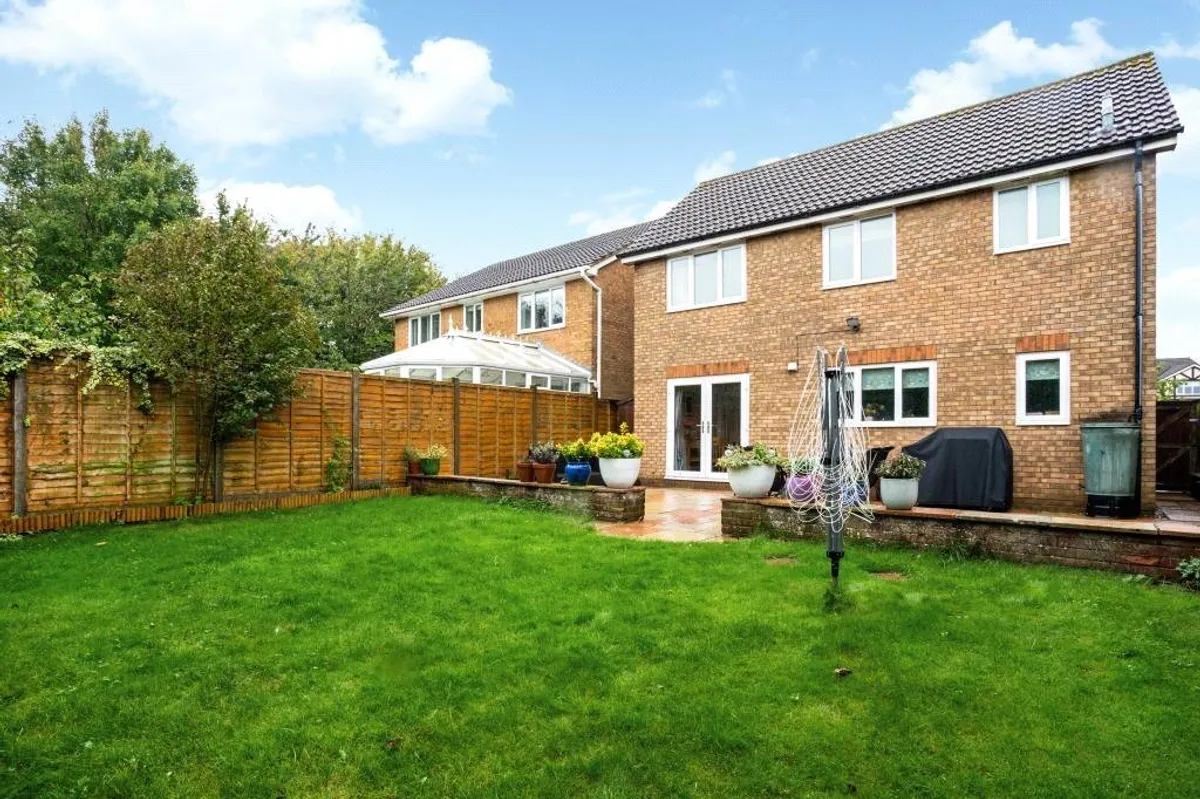 Belmont Heights, Hatch Warren, RG22