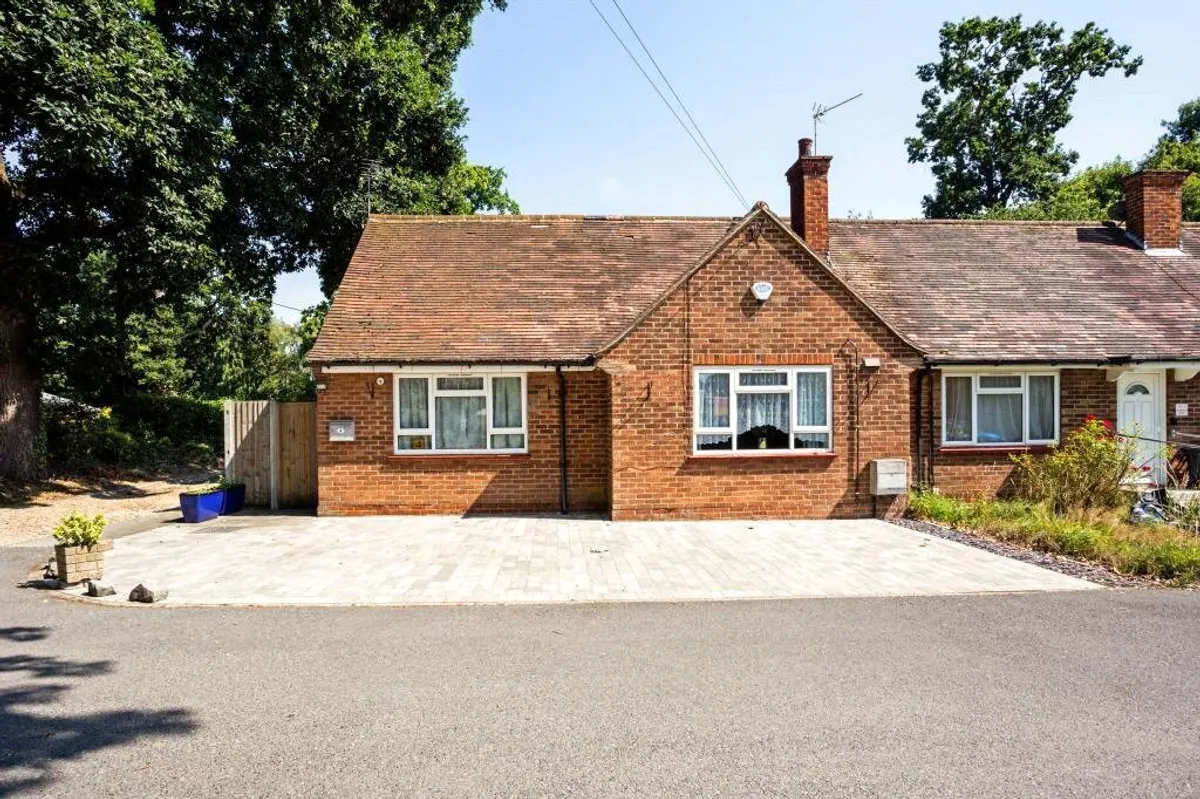 North Row, Bramley, RG26