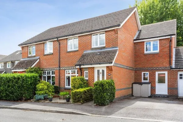 Wallis Drive, Bramley, Basingstoke, RG26