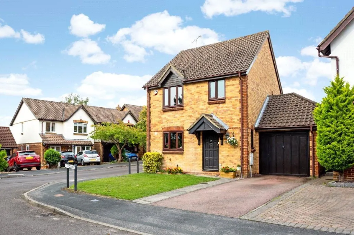 Burydown Mead, North Waltham, RG25