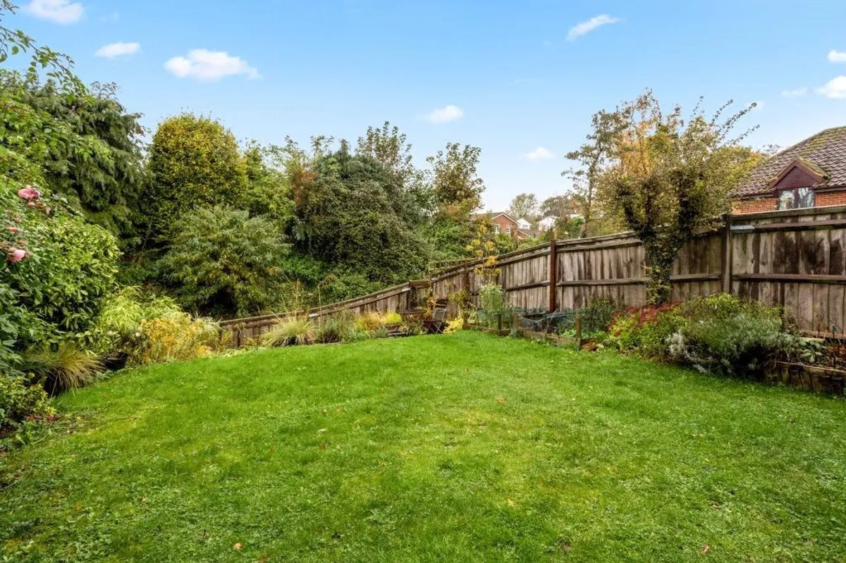 Meadow Rise, North Waltham, RG25