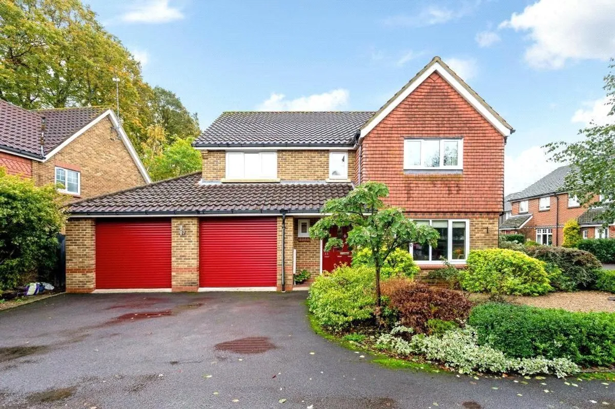 Wallis Drive, Bramley, Basingstoke, RG26