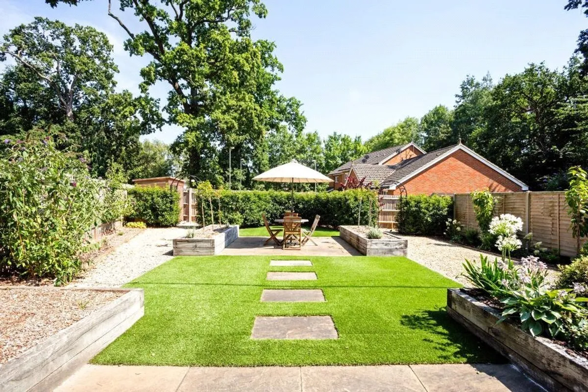 North Row, Bramley, RG26