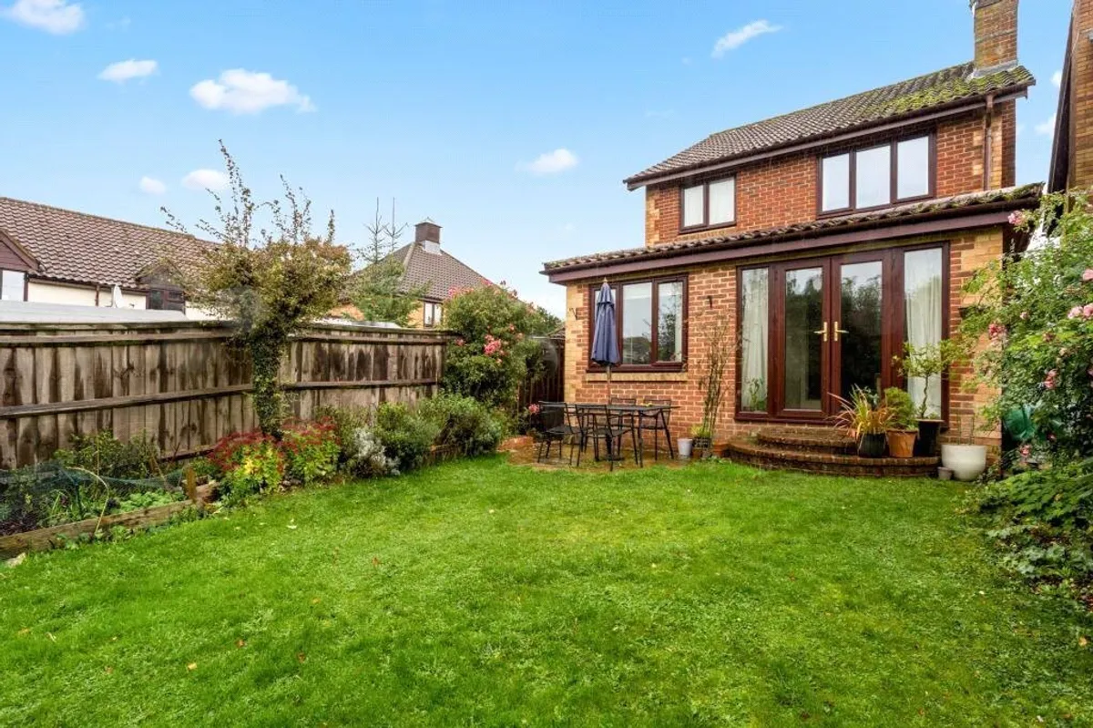 Meadow Rise, North Waltham, RG25