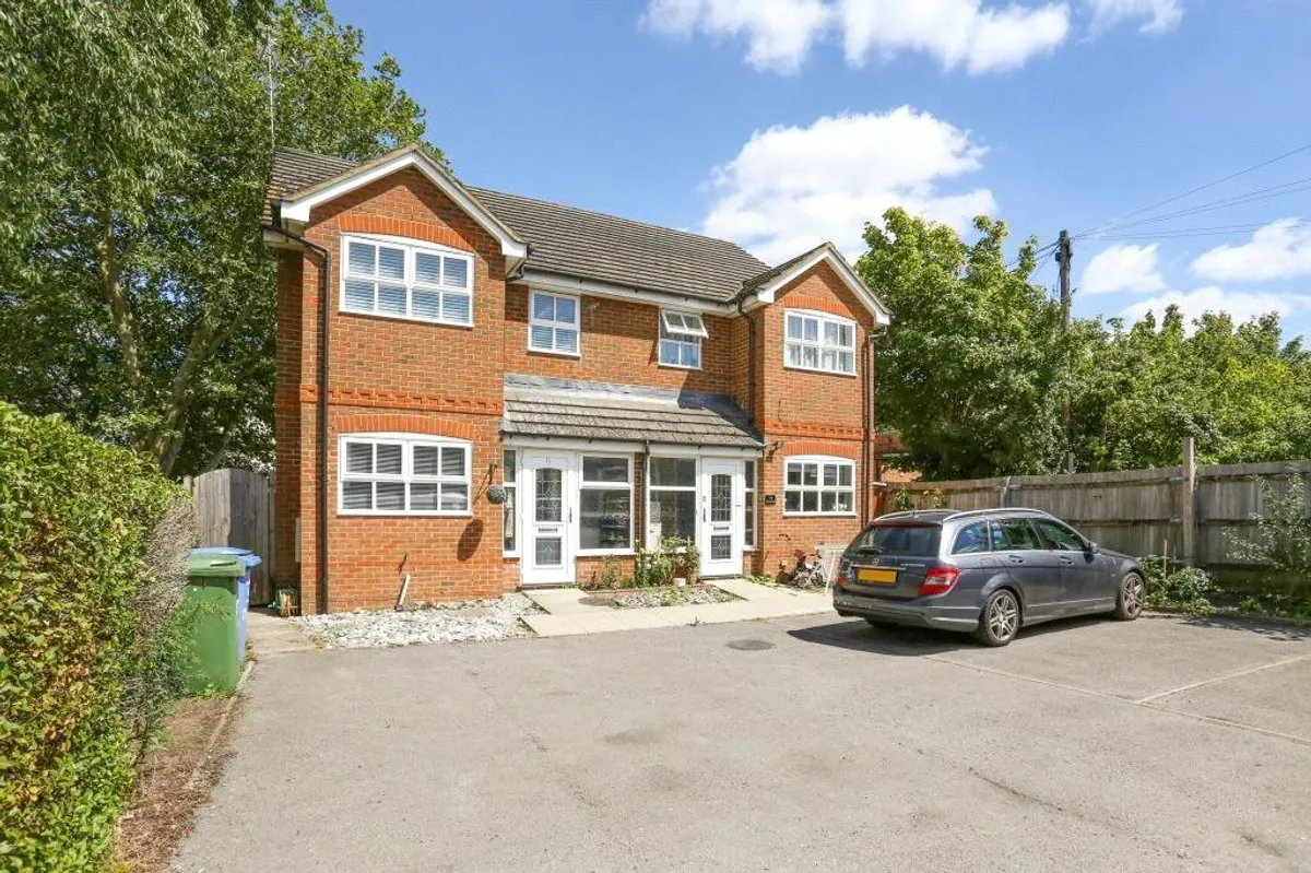 Morris Road, Farnborough, GU14