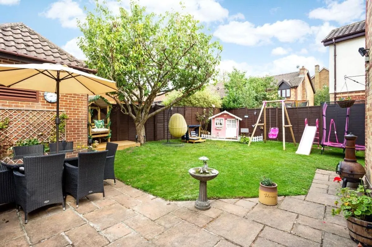 Burydown Mead, North Waltham, RG25