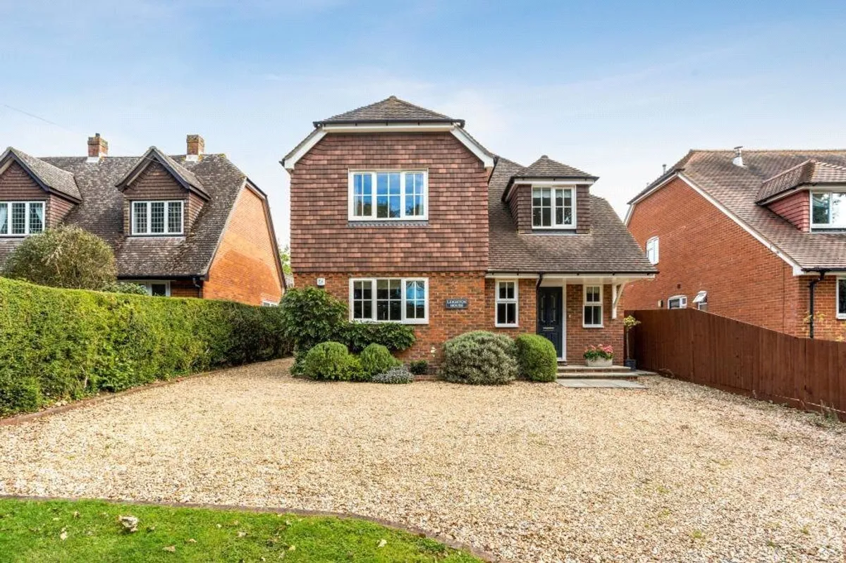 Leighton House, Pamber Green, RG26