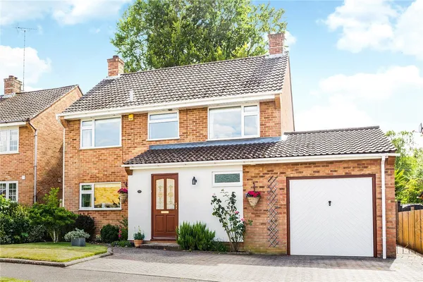 Poynings Crescent, Basingstoke, RG21