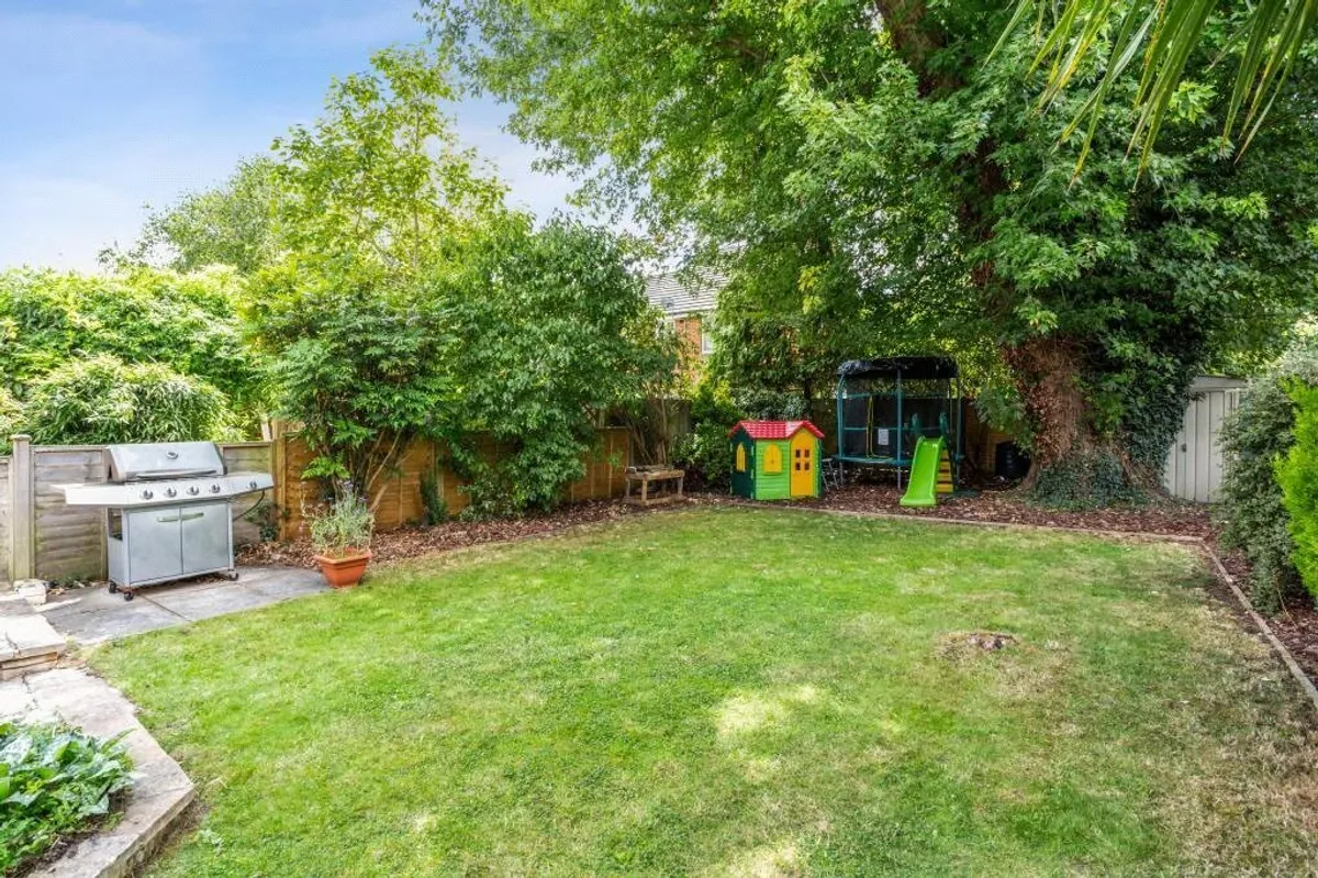 Wallis Drive, Bramley, Basingstoke, RG26