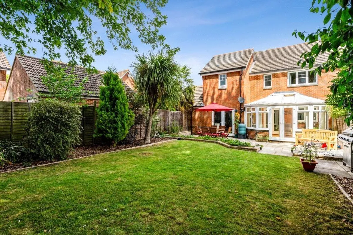 Wallis Drive, Bramley, Basingstoke, RG26
