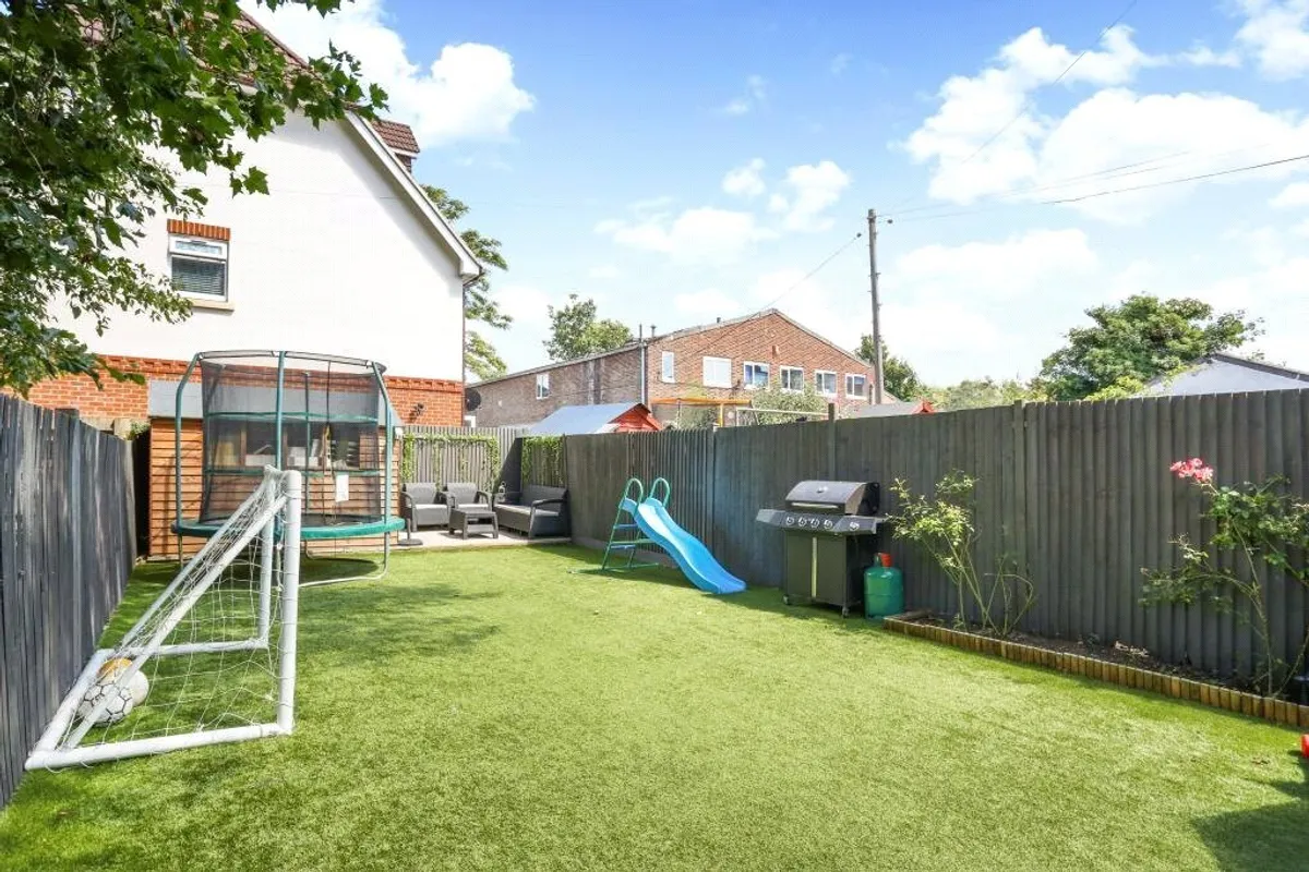 Morris Road, Farnborough, GU14