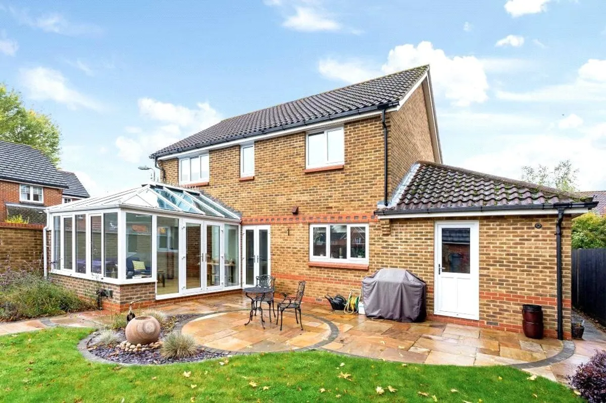 Wallis Drive, Bramley, Basingstoke, RG26
