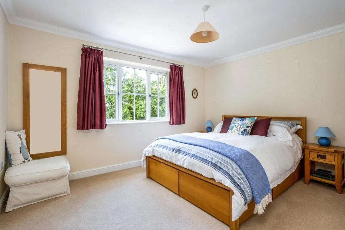 Leighton House, Pamber Green, RG26