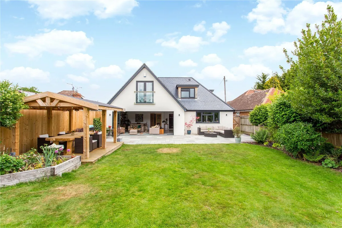 Coopers Lane, Bramley, RG26