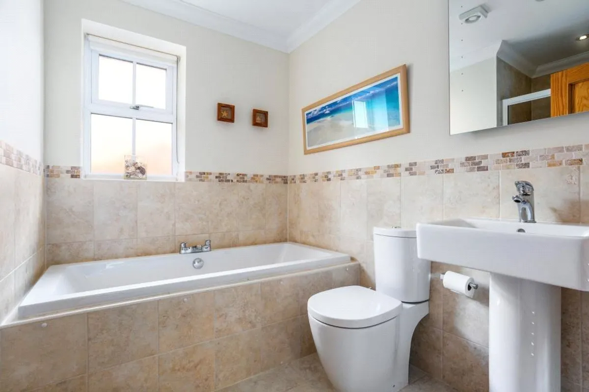 Leighton House, Pamber Green, RG26