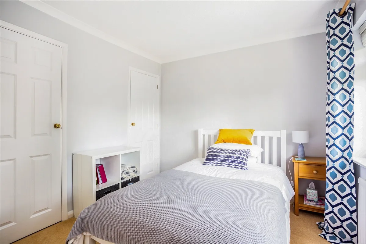 Poynings Crescent, Basingstoke, RG21