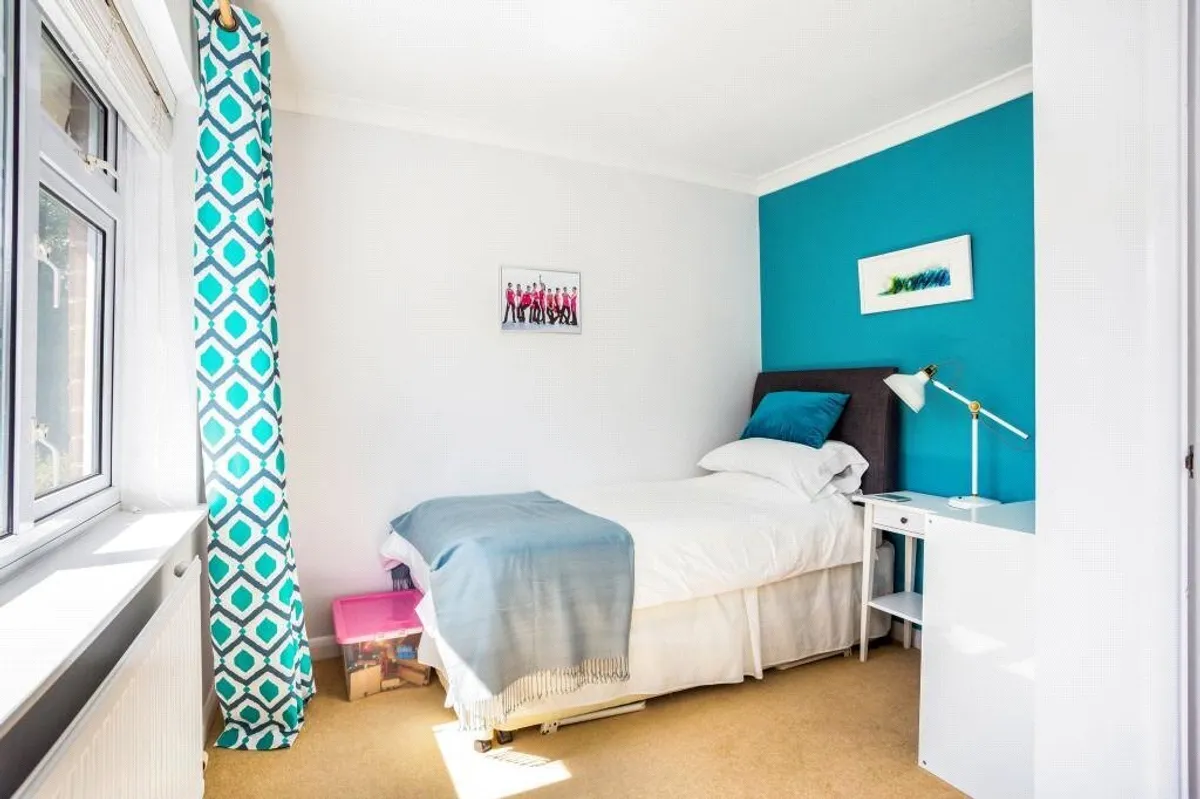 Poynings Crescent, Basingstoke, RG21