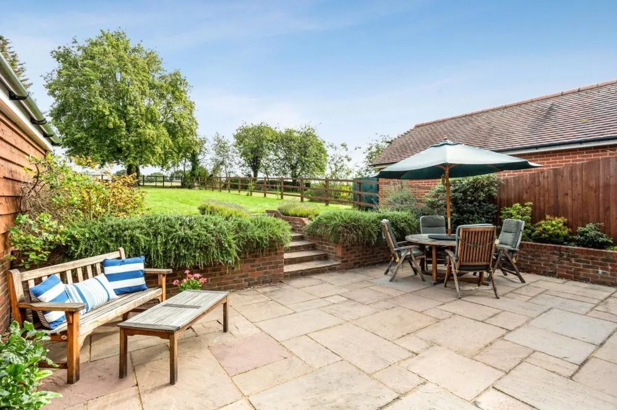 Leighton House, Pamber Green, RG26