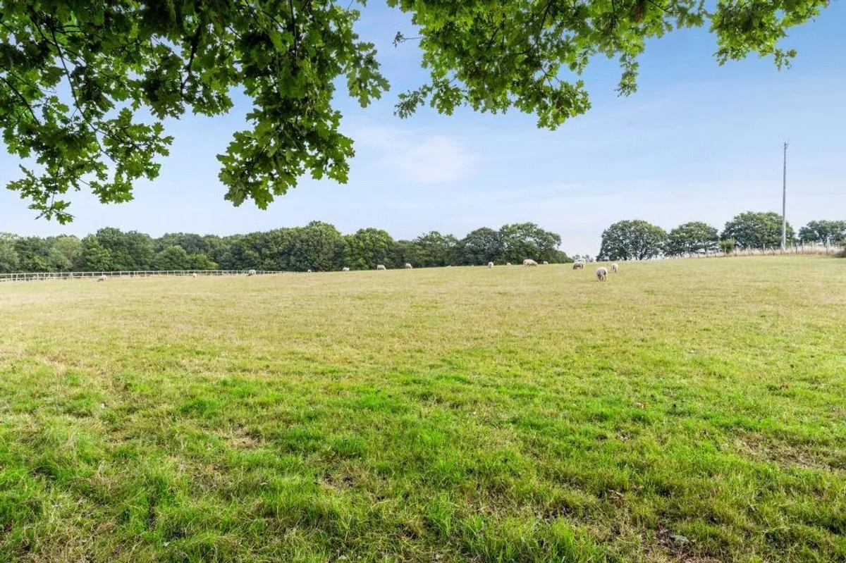 Leighton House, Pamber Green, RG26
