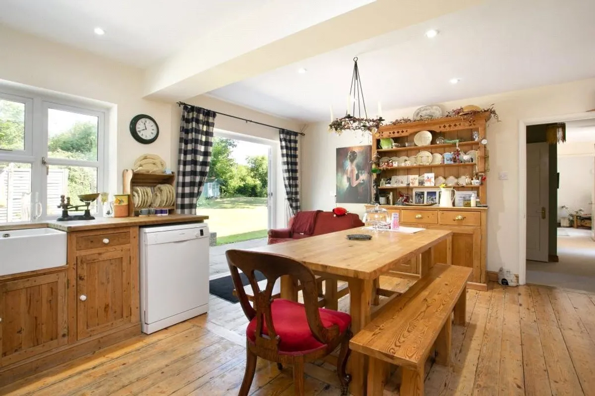Hollybush Lane, West Heath, RG26