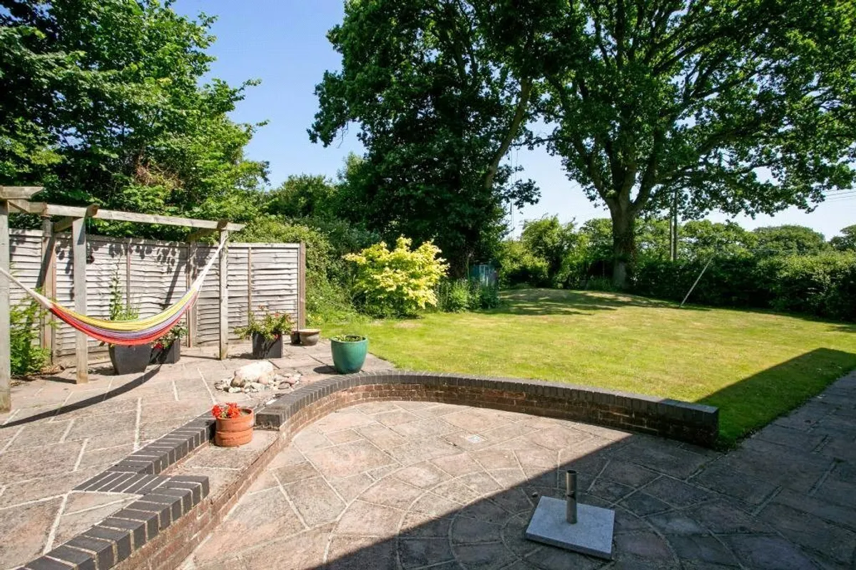 Hollybush Lane, West Heath, RG26
