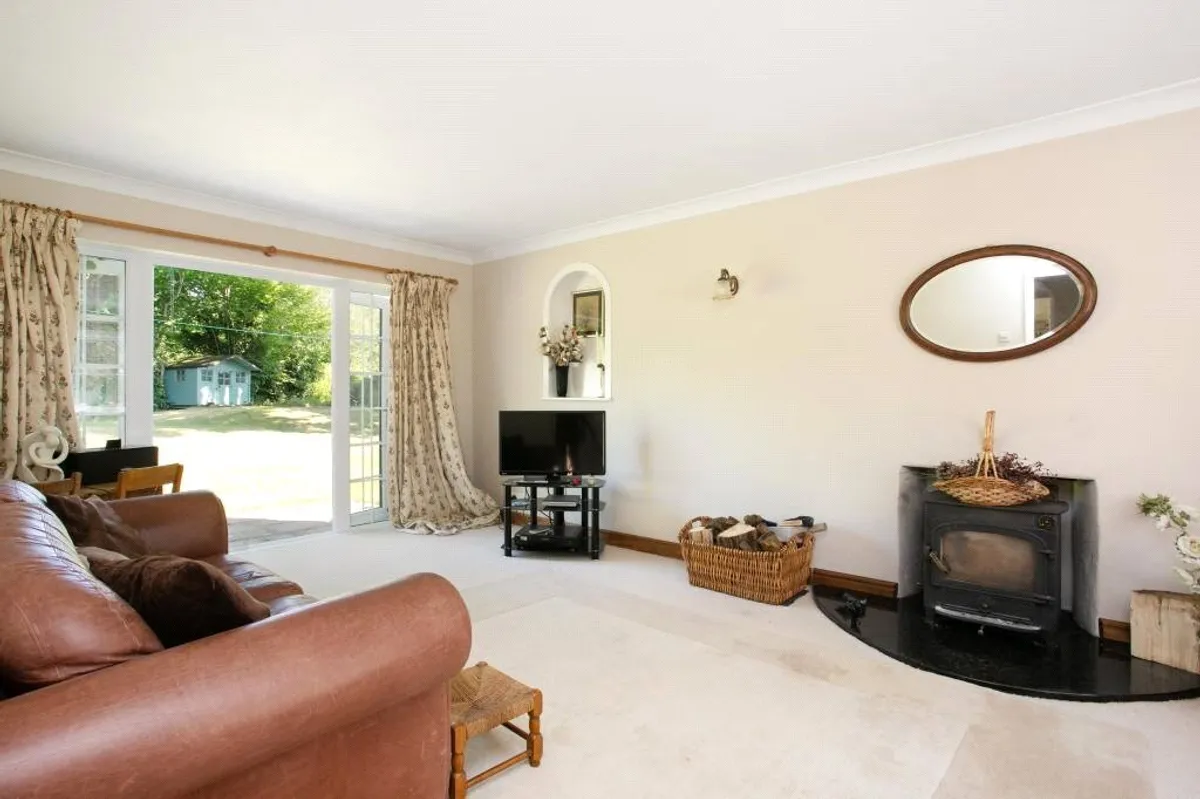 Hollybush Lane, West Heath, RG26