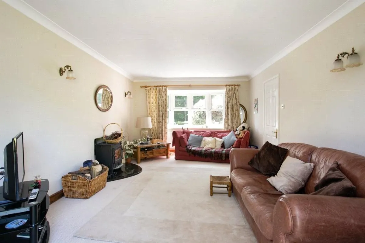 Hollybush Lane, West Heath, RG26