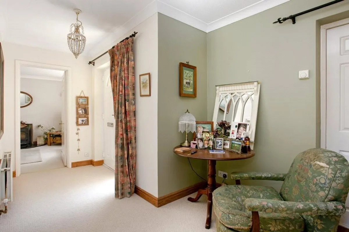 Hollybush Lane, West Heath, RG26