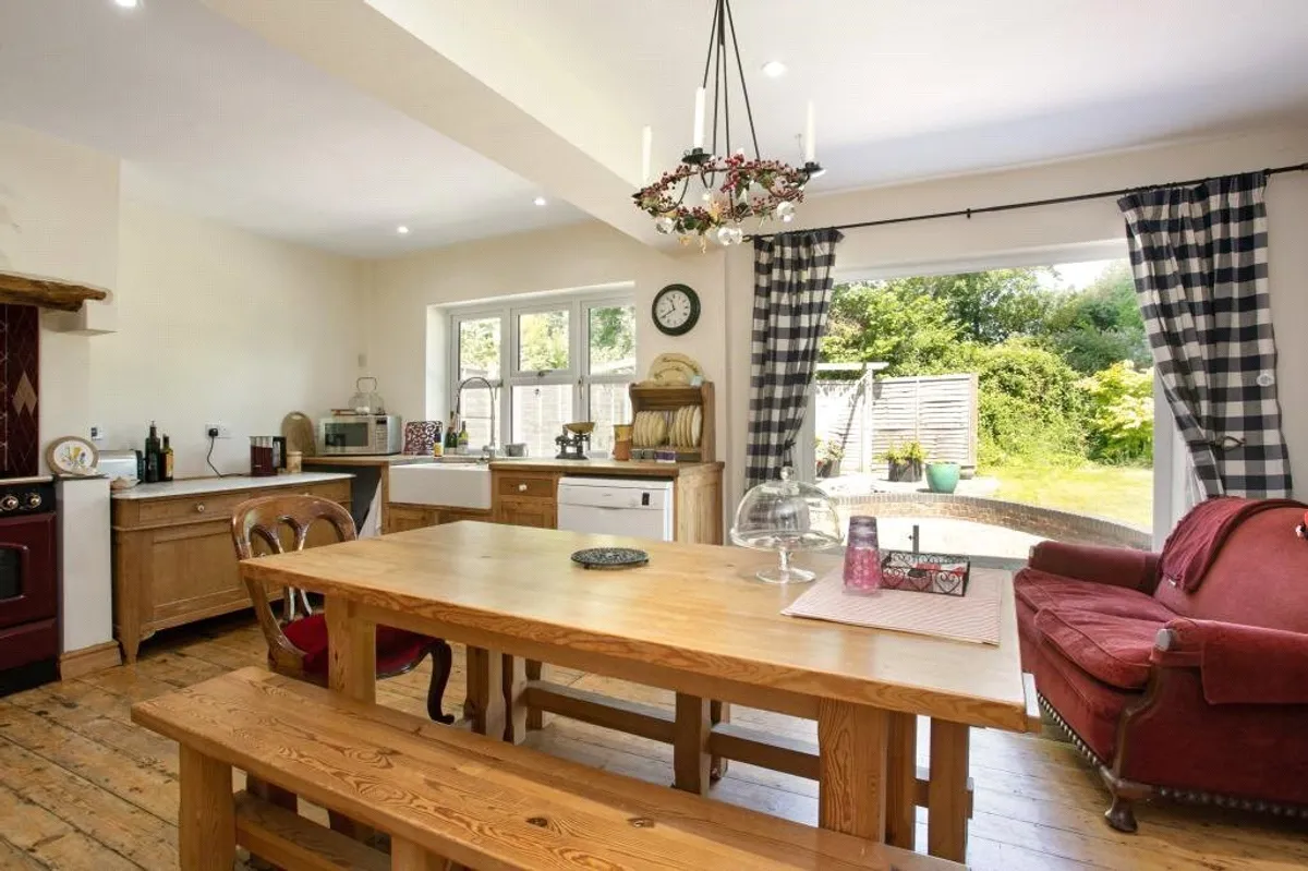 Hollybush Lane, West Heath, RG26