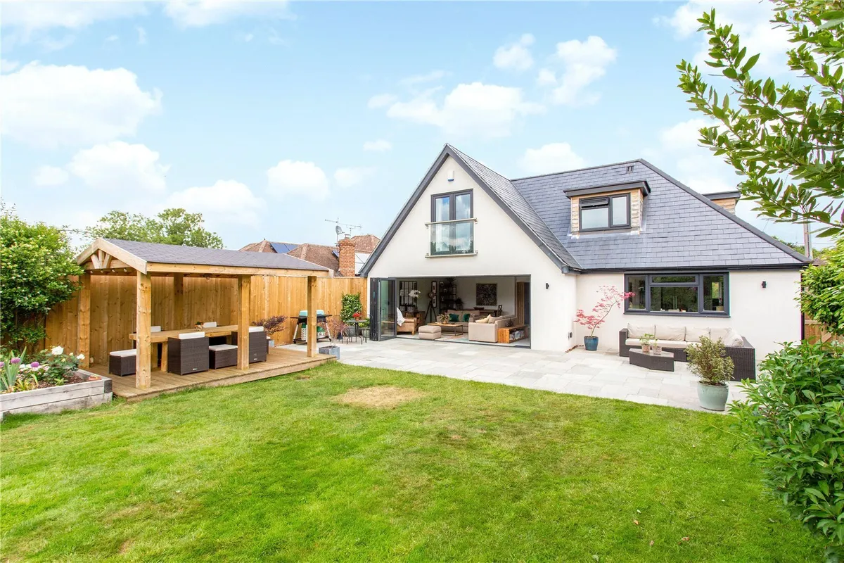 Coopers Lane, Bramley, RG26